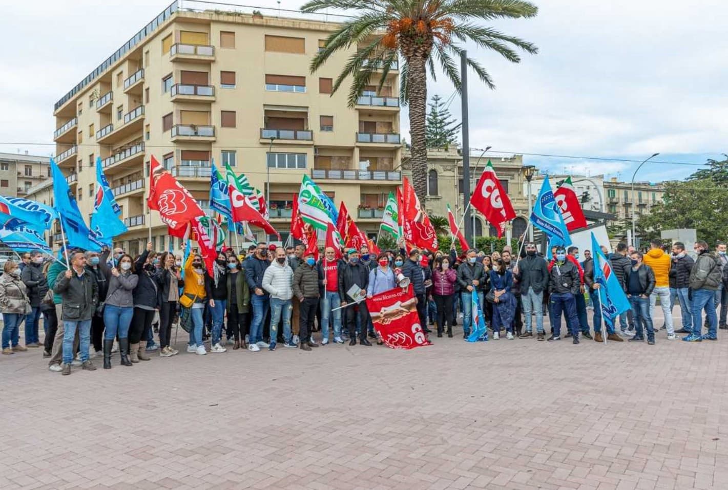 A rischio quasi 200 lavoratori in Sicilia e Calabria, cercasi acquirente per l'ex Gicap: interrogazione al ministro Urso