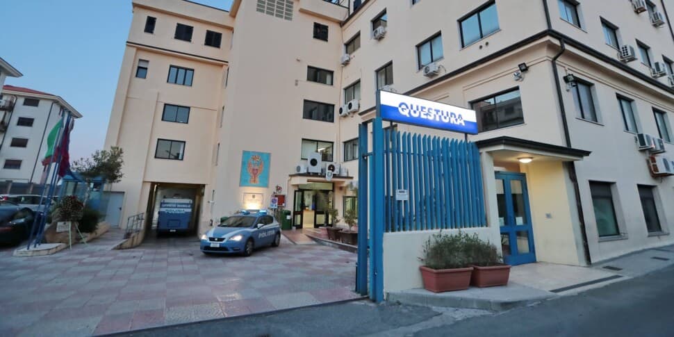 Crotone, favoreggiamento dell'immigrazione clandestina: arrestato scafista uzbeko rintracciato in Olanda