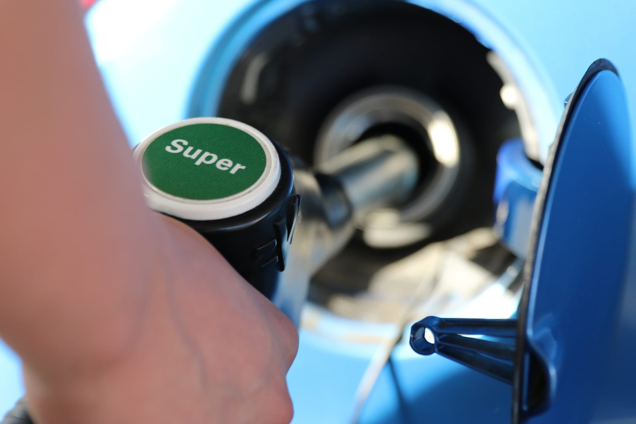 "In Sicilia costo carburanti superiore alla media nazionale": la denuncia del Codacons