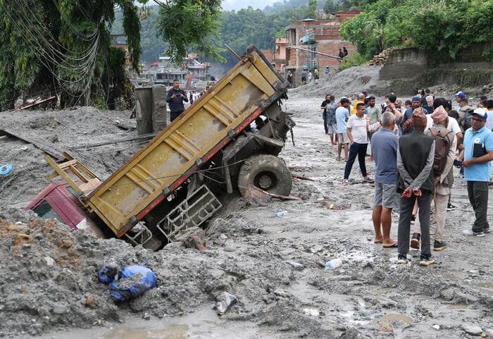 Tra i dispersi in Nepal ci sono l'italiano Luca Barachini e la moglie Patrizia Marziale. 675 il bilancio delle vittime delle alluvioni