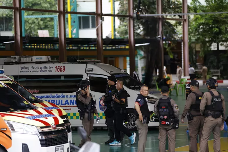 Strage in Thailandia, 6 morti e 15 feriti in una sparatoria a scuola. Morto l'attentatore