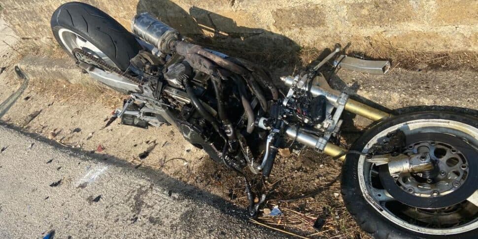 Scontro tra moto e scooter, 17enne morto e 3 giovani feriti: terribile incidente nel Trapanese