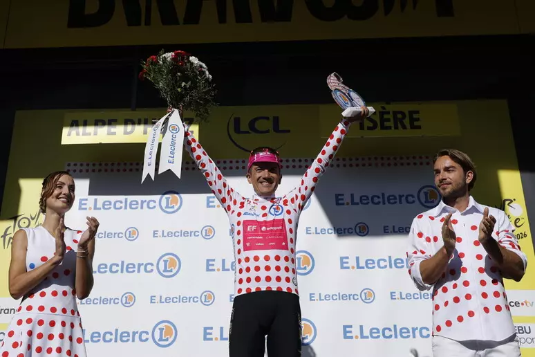 Tour de France, grande impresa di Carapaz sull'Alpe d’Huez. Pogacar blinda la sua quinta vittoria in giallo