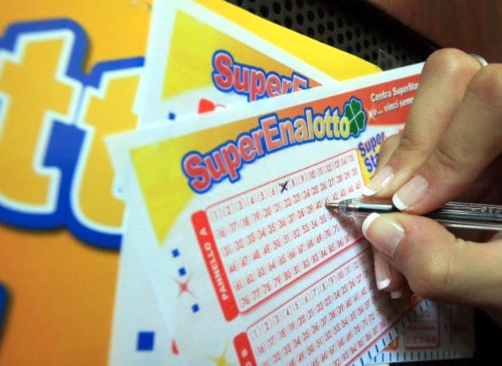 Superenalotto, vincitore cercasi: si avvicina la scadenza e rischia di perdere 596mila euro
