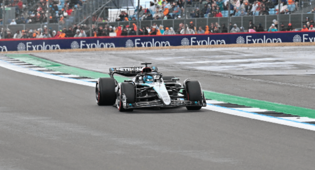 Russell in pole a Barcellona, Hamilton sogna con la Ferrari. Disastro Leclerc: partirà decimo