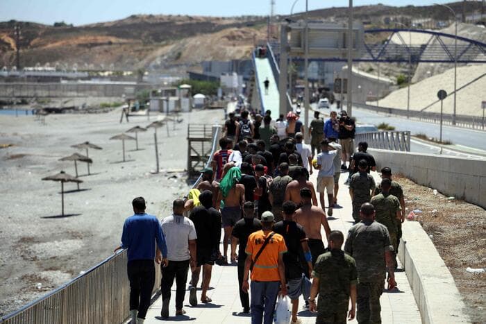 Ceuta, appelli sui social per un nuovo ingresso in massa il 15 agosto: l'allarme dei media spagnoli