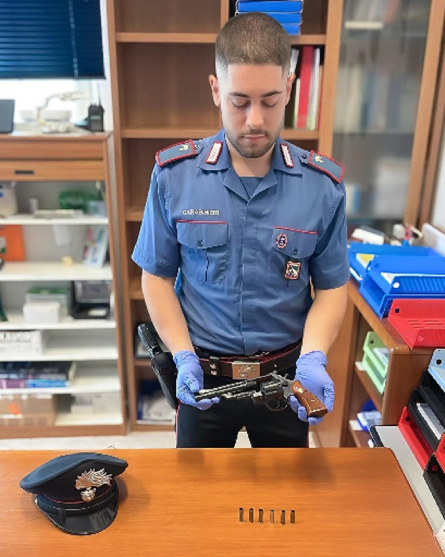 Spara per mettere in fuga i presunti ladri, ma lavorava abusivamente e con il porto d'armi scaduto: 63enne denunciato a Crespellano