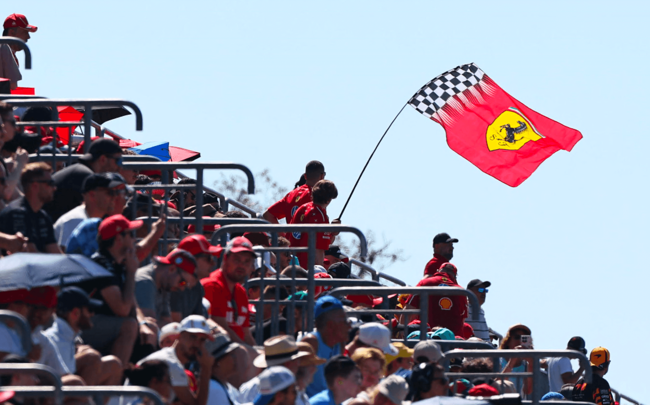 F1, nel Gran Premio d'Italia spicca il rosso Ferrari: nelle libere Leclerc e Hamilton davanti a tutti