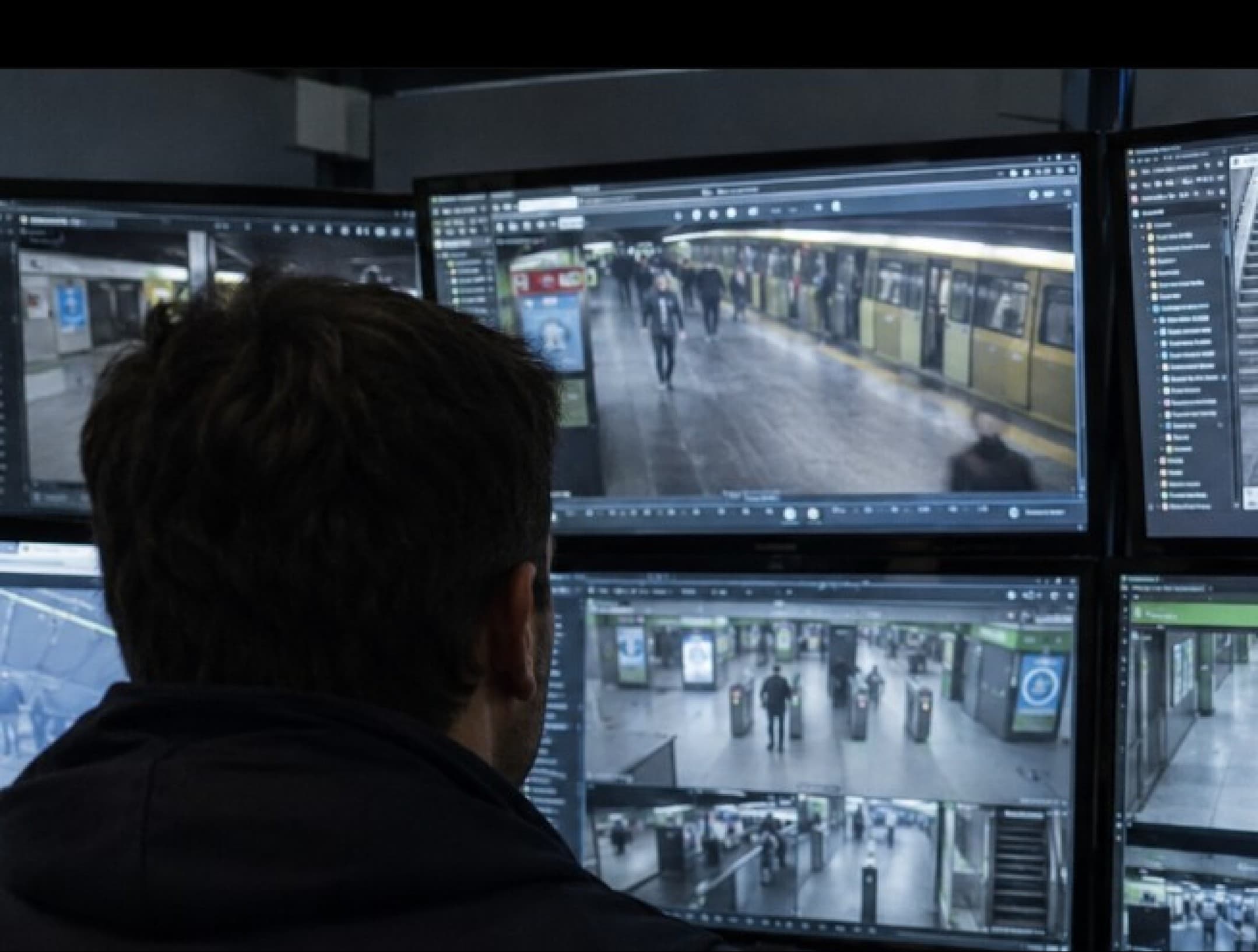 Massacrato da sei rapinatori in metro a Milano: «Mi prendevano a calci e pugni e nessuno mi aiutava»