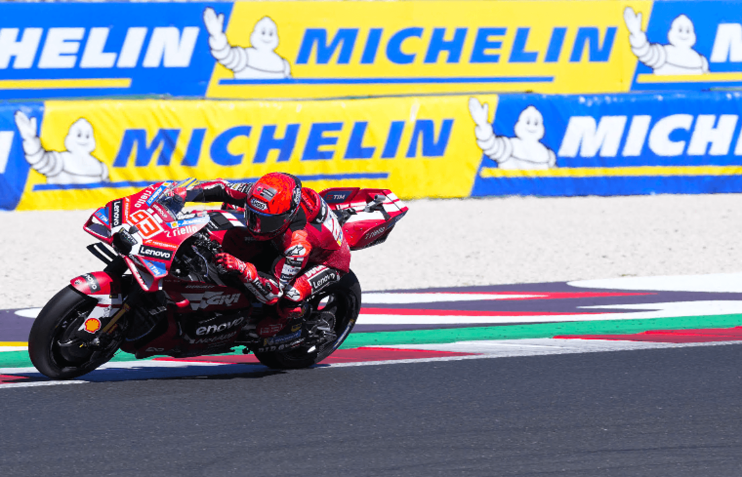 MotoGP, doppietta dei fratelli Marquez a Misano: vince Marc, cadono Bezzecchi e Bagnaia