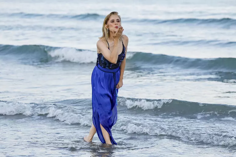 Parte Venezia 83. Apre 'Ink' di Boyle, Leone alla Carriera a Clooney. Orizzonti al via con 'La ragazza con la Leica' di Alina Marazzi