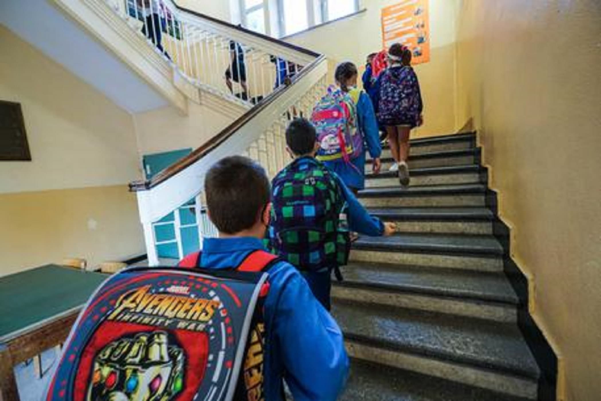 Coltello nello zaino a sei anni: allarme in una scuola del Leccese