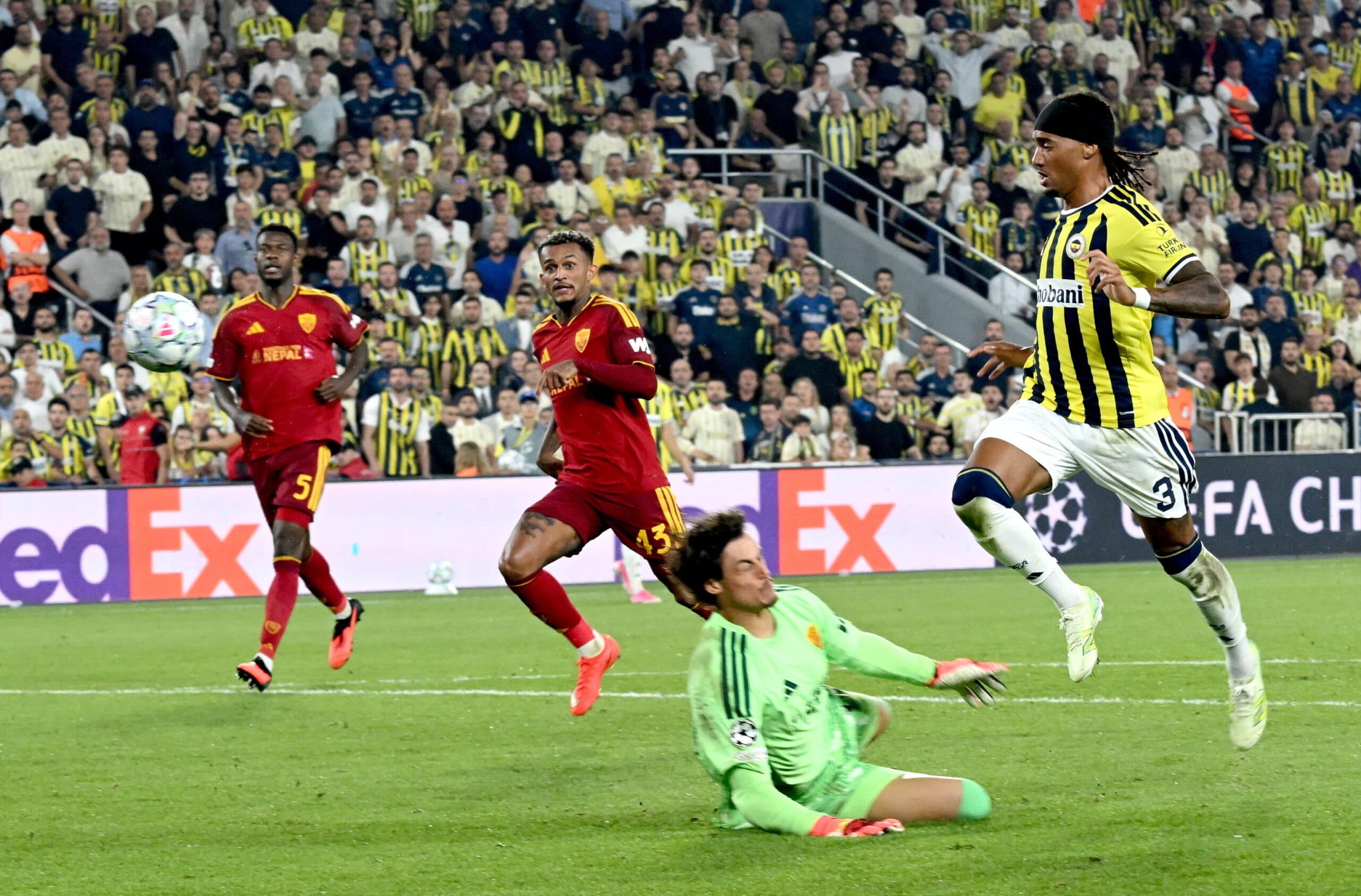Roma, un punto d'oro per il ritorno in Champions: Cristante illude, Brown fa 1-1 a Istanbul