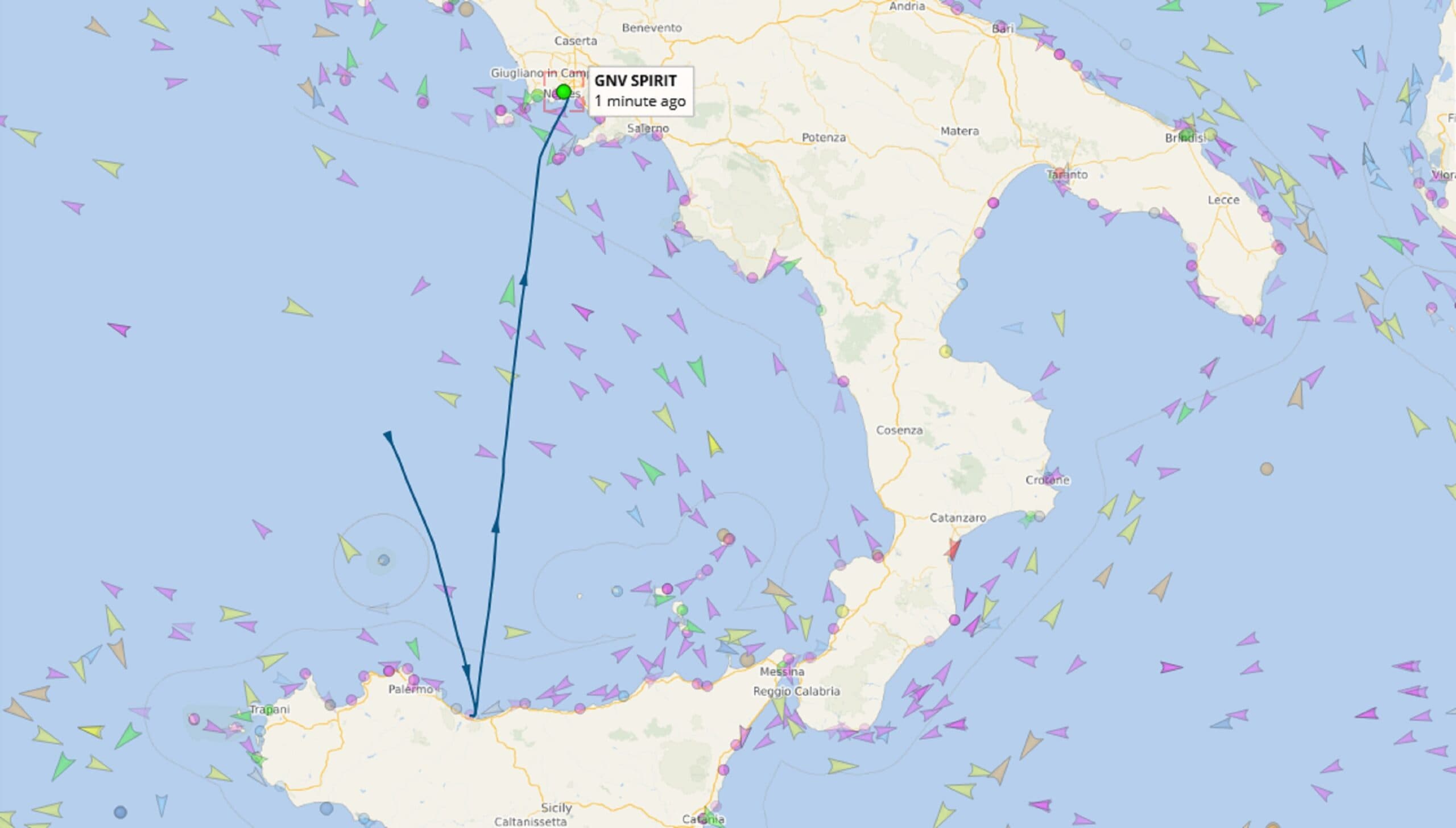 Traghetto per Termini Imerese in avaria davanti a Napoli: 141 a bordo