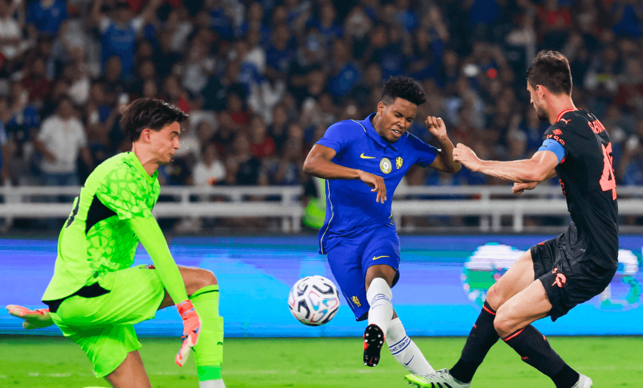 Chelsea-Milan 3-0, rossoneri travolti a Giacarta: doppietta di Joao Pedro e tris di Caicedo