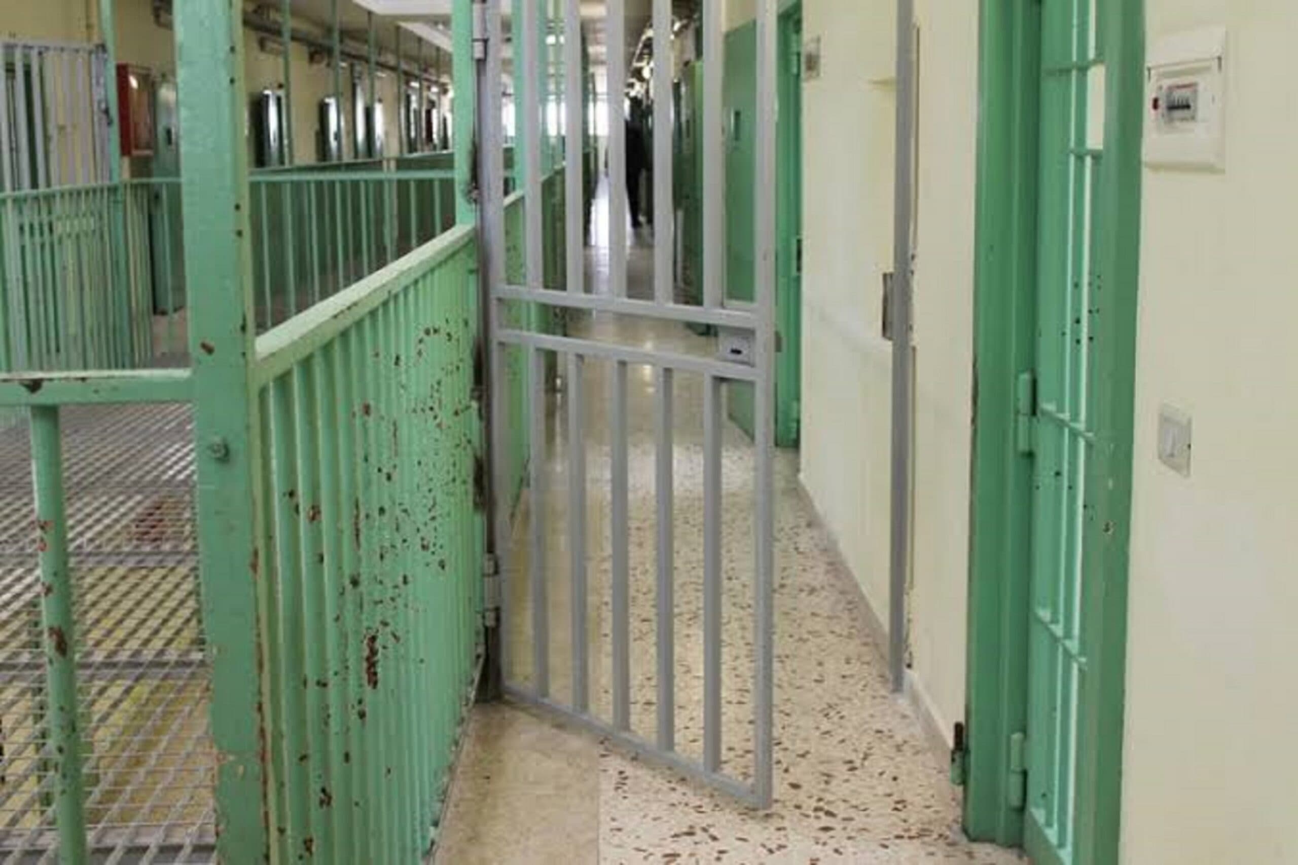 Palermo, fiamme nel carcere minorile Malaspina: nove intossicati