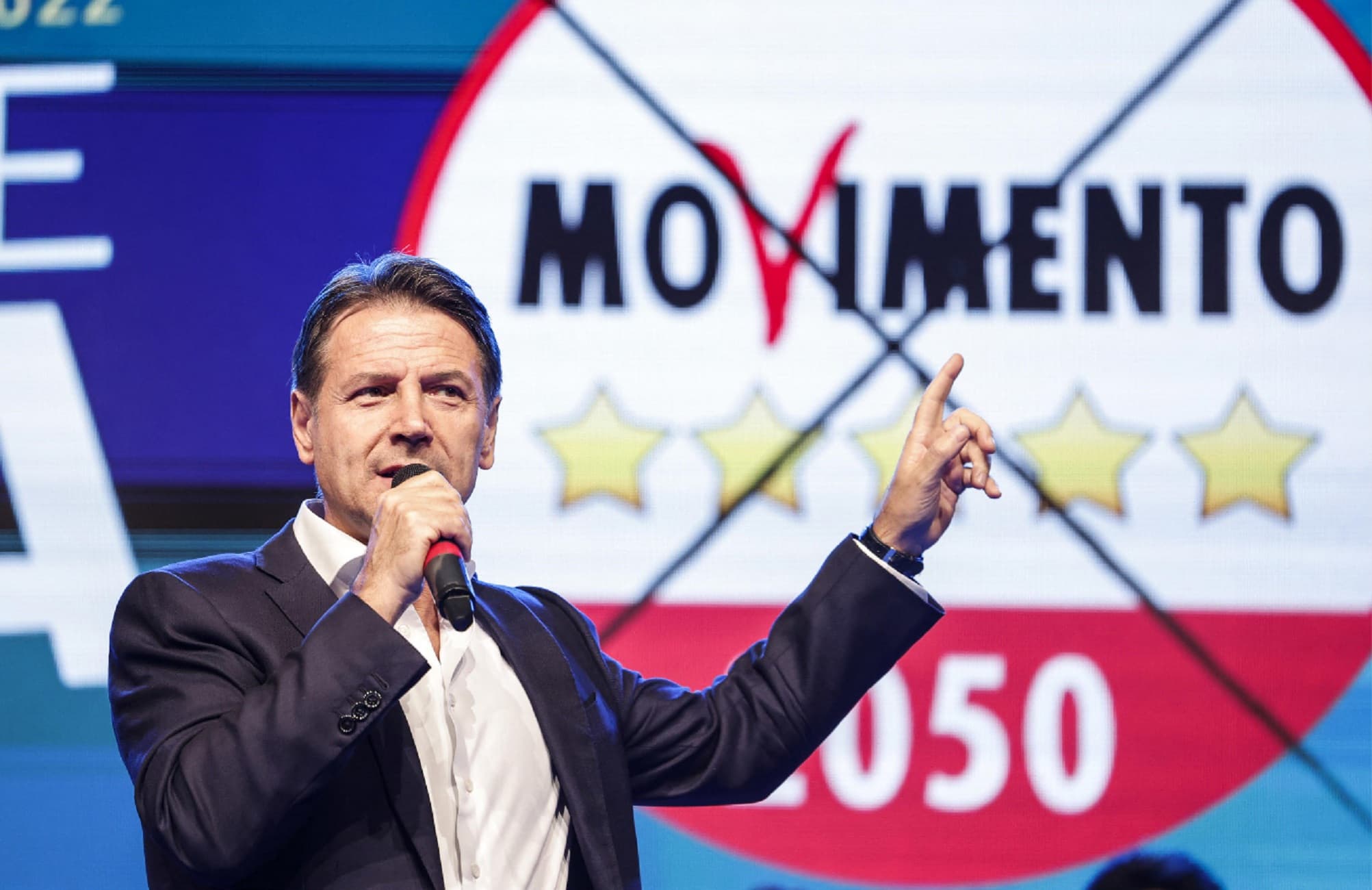 Giuseppe Conte avverte Elly Schlein: "Se non facciamo le primarie, i miei mi sputano"