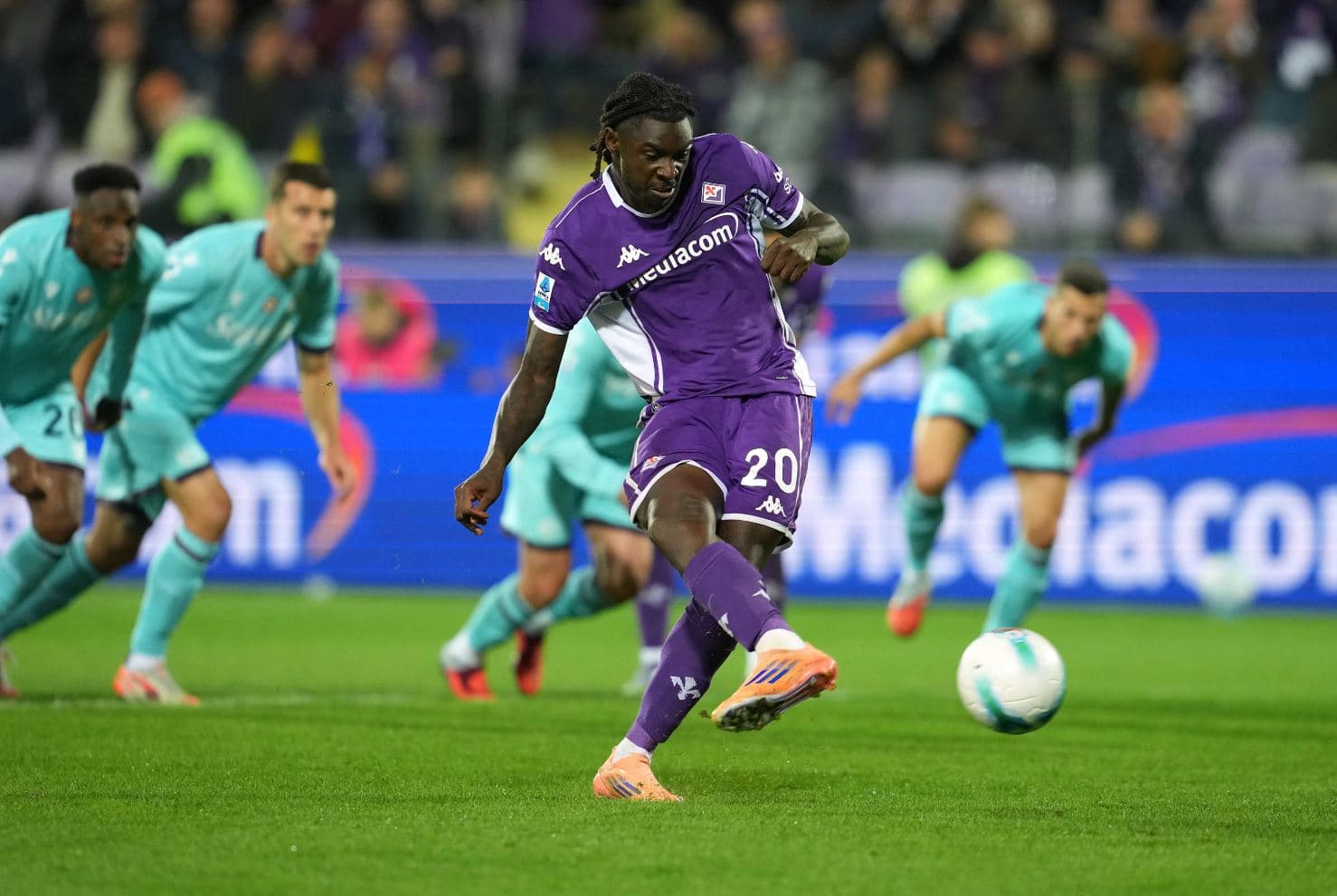 Moise Kean al Como: raggiunto l'accordo tra i lariani e la Fiorentina. Operazione da 40 milioni