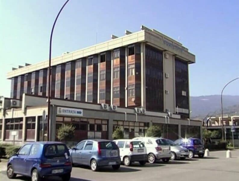 Comune di Lamezia, scontro sul debito idrico Pd contro i transfughi  di Vannacci
