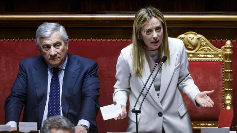 Dibattito sulla legge elettorale: tensioni dopo il voto sulle preferenze. Le opposizioni attaccano: «Meloni ha perso fiducia». Tajani e Ciriani: «Il governo non si ferma»