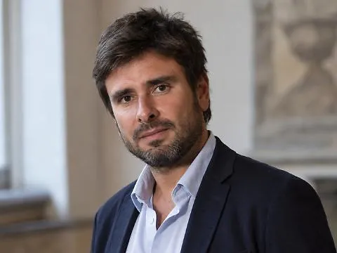 Di Battista riappare in tv e svela la malattia: «Mi è stato diagnosticato un tumore cerebrale»