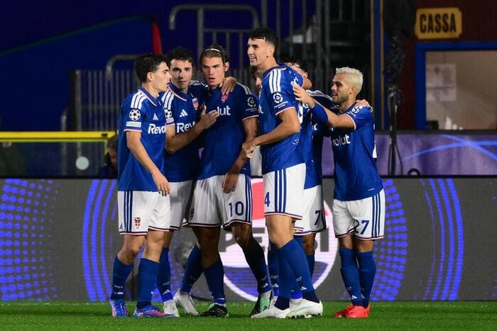 Champions League, è un Como stellare: poker al Manchester United