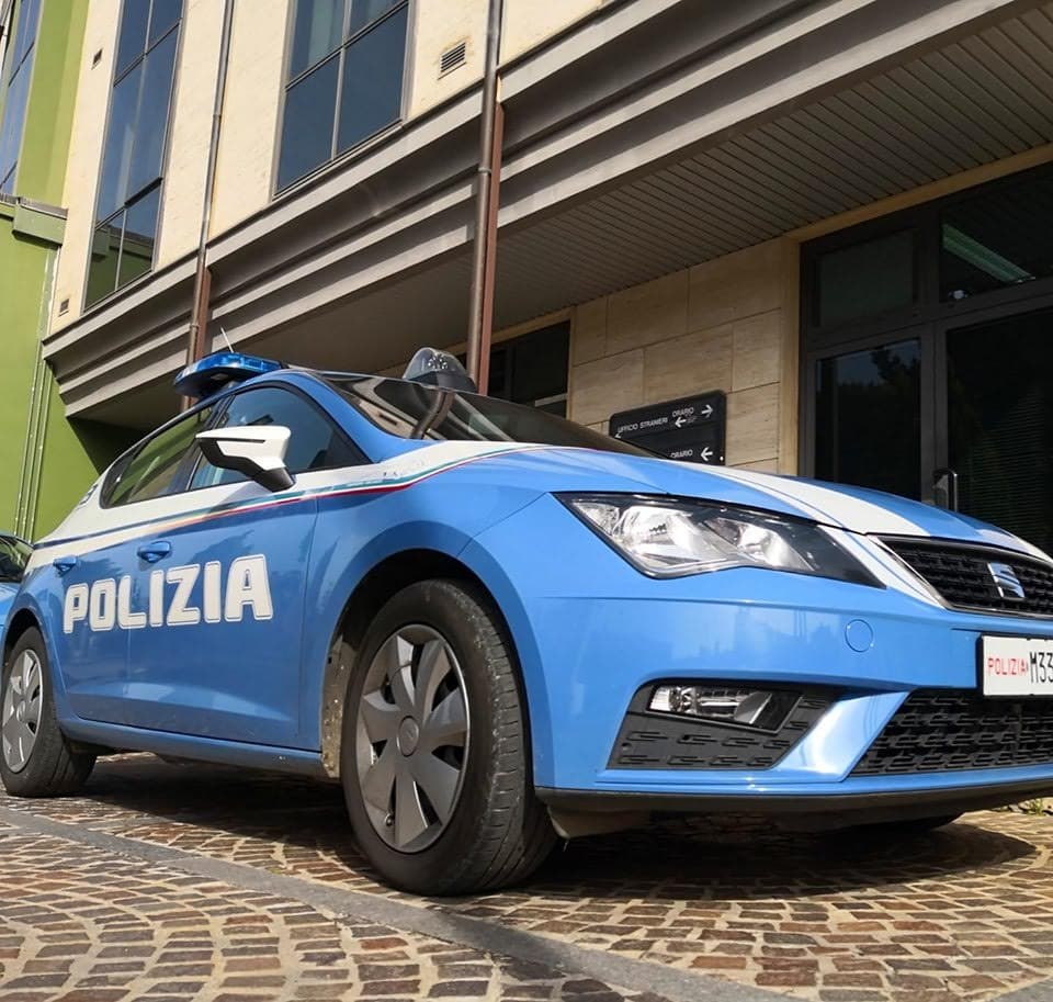 A Bologna uomo ammanettato muore durante un intervento della polizia