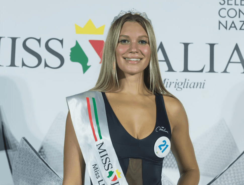 Miss Italia 2026 è Sarah Rizea: ha 18 anni e... un centinaio di medaglie nel nuoto artistico