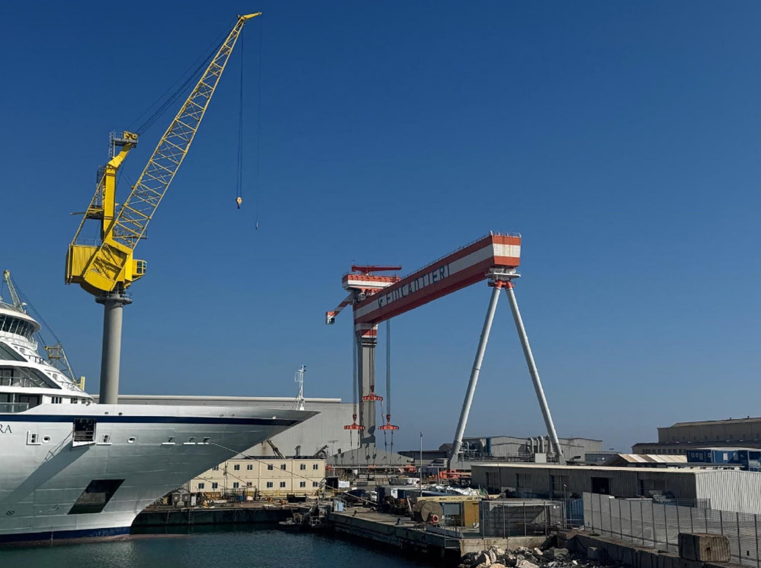 Incidente alla Fincantieri di Ancona, morto un operaio e un altro gravissimo