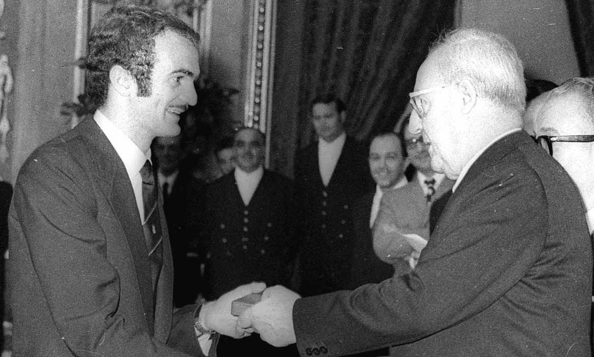 "Lascia un segno indelebile nella nazione". Il mondo del calcio e della politica ricordano Sandro Mazzola. Lunedì i funerali a Milano
