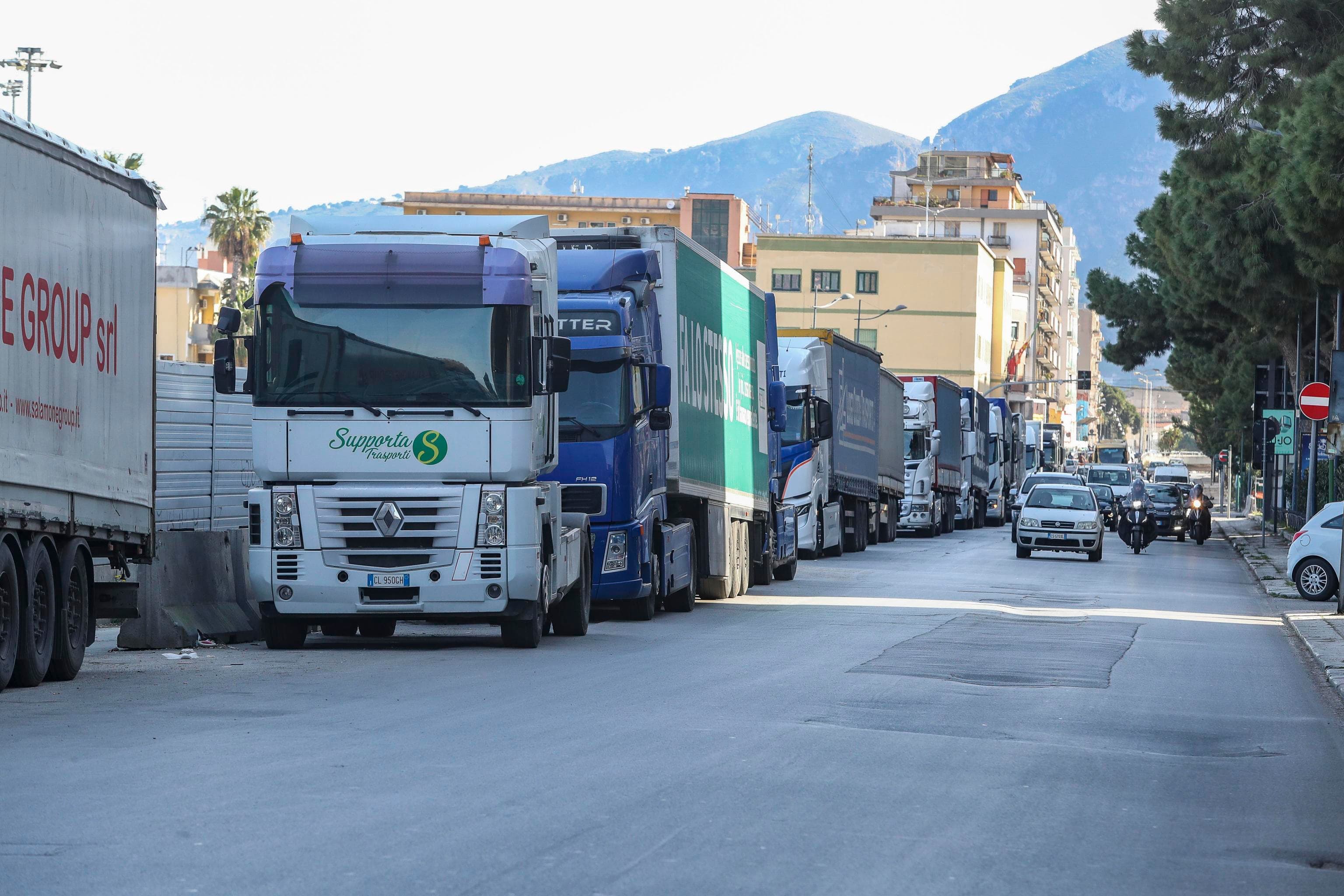 Caro carburanti in Sicilia, Cna chiede 100 milioni. Agrisat annuncia il blocco della Palermo-Agrigento