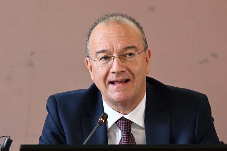 Scuola, arrivano gli aumenti in busta paga: fino a 143 euro in più per i docenti e 107 per gli Ata