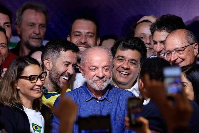 Brasile, Lula trionfa con il 51,79%, Bolsonaro Jr. richiede l'annullamento del voto, supportato da Trump