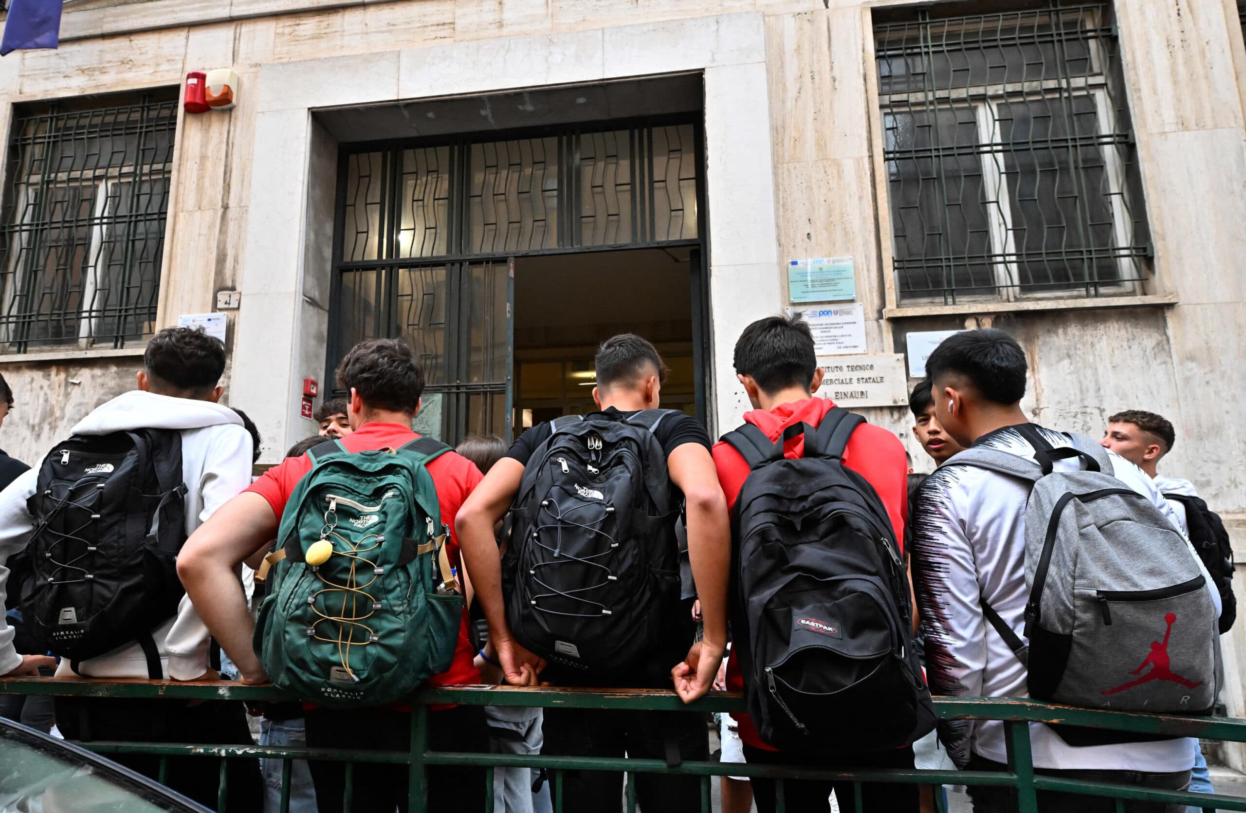 Caldo e rientro in classe in Sicilia: «Nessuno stop generalizzato, scelta alle scuole»
