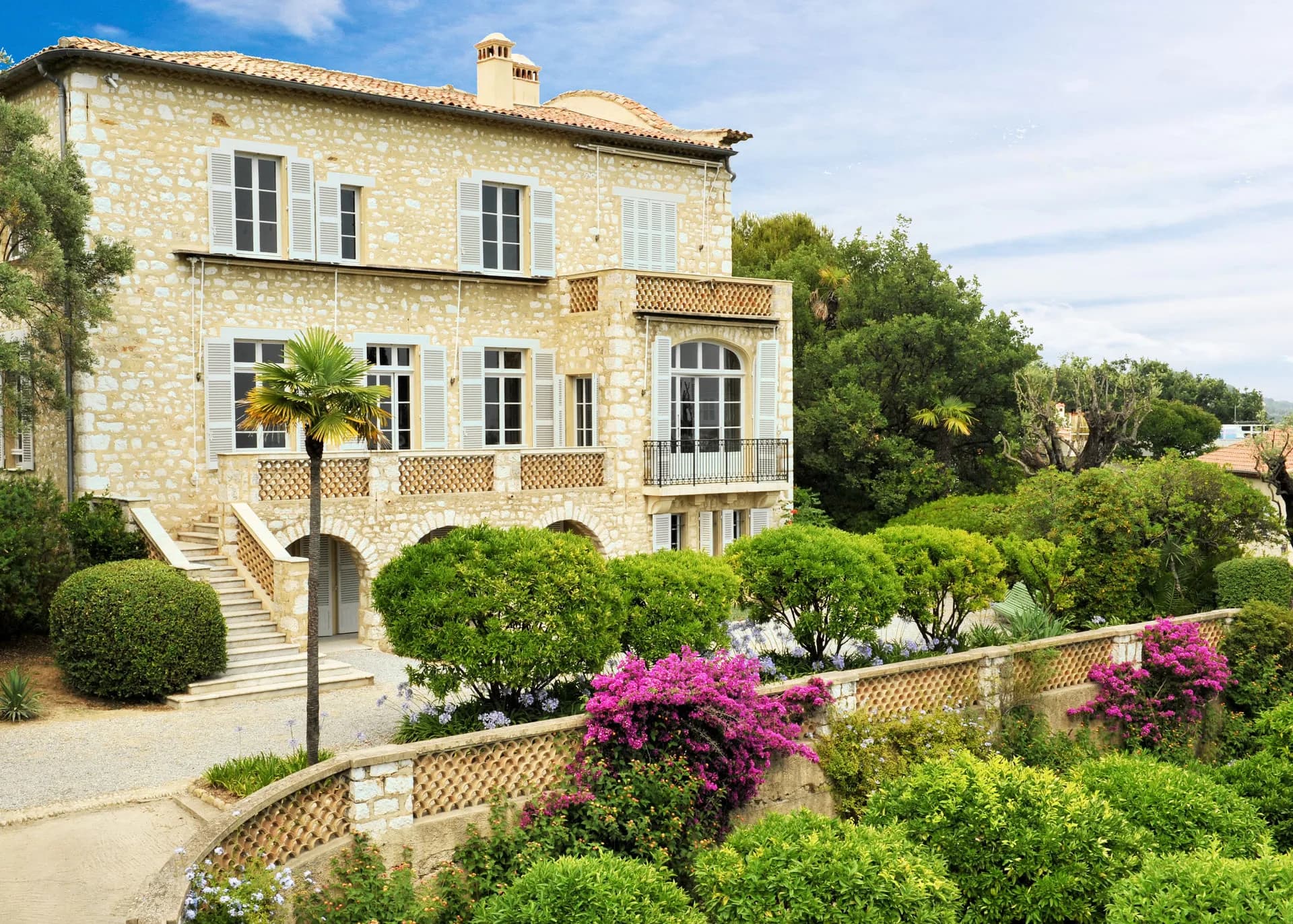 Rubati quattro quadri di Renoir dal museo di Cagnes-sur-Mer. Un'opera abbandonata durante la fuga