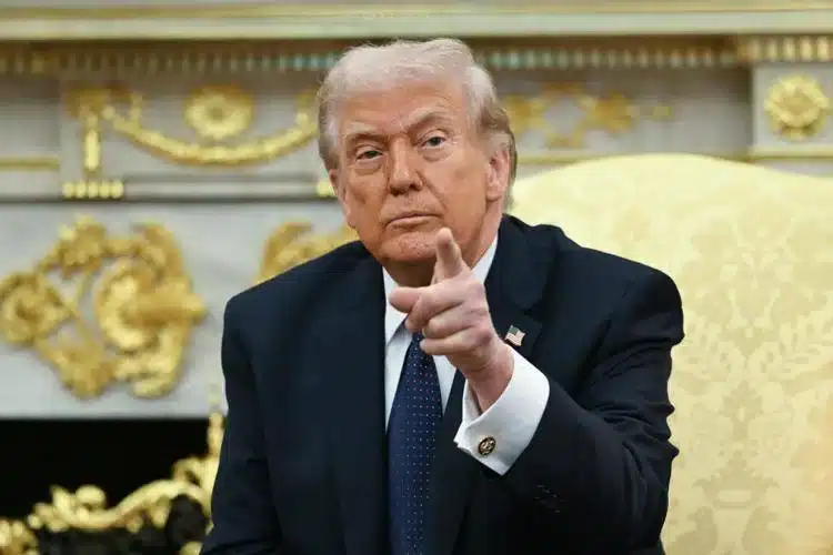 Iran, la Camera Usa chiede il ritiro delle truppe. Trump: “Pronto a incontrare Khamenei”