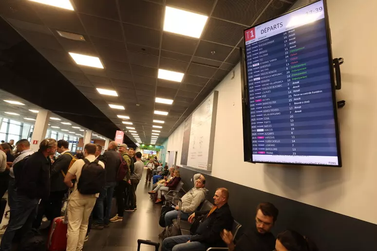 Droni sull'aeroporto del Lussemburgo, traffico aereo interrotto e poi ripreso