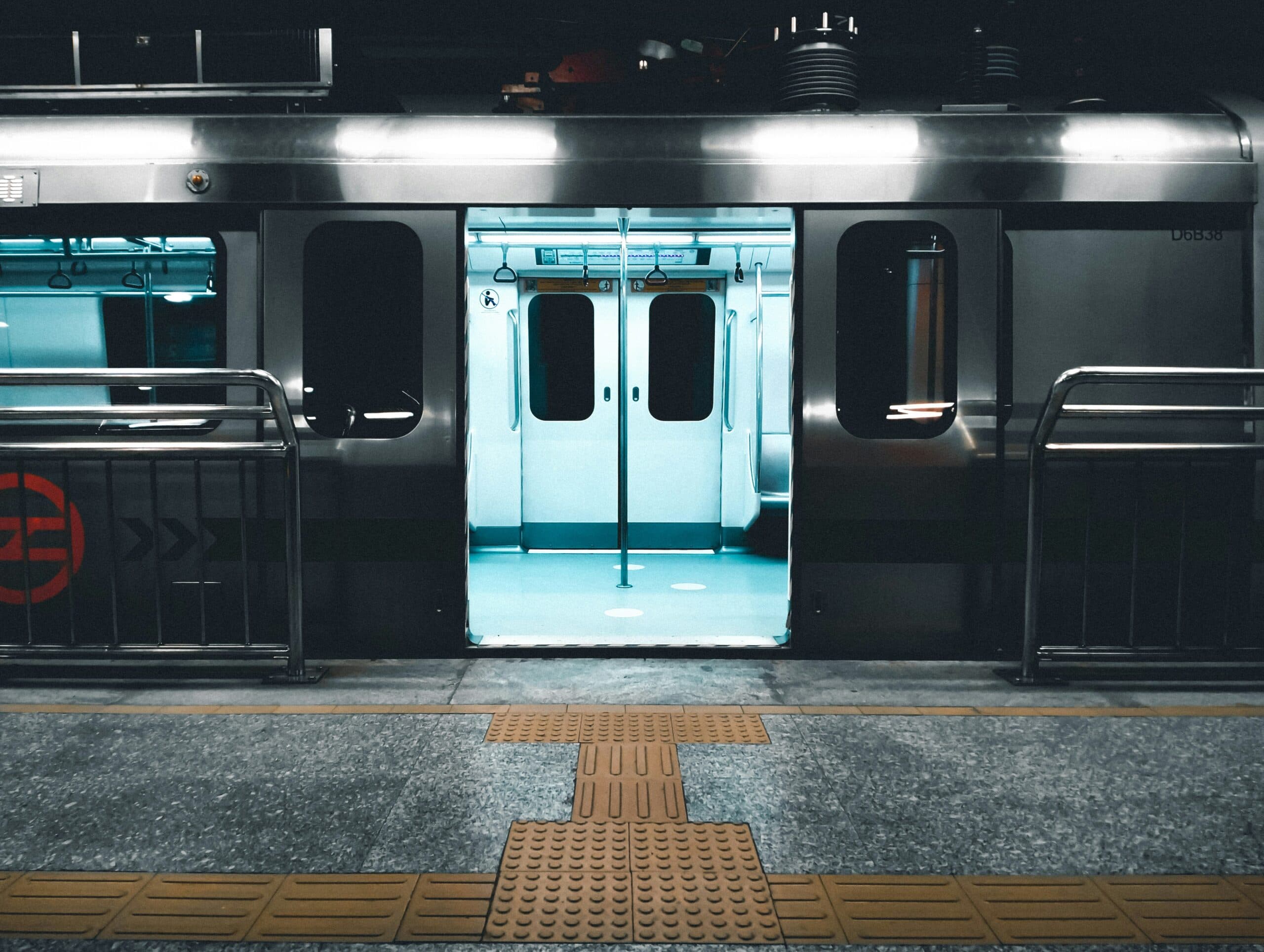 Roma, uomo morto investito da un treno della metro B alla Garbatella