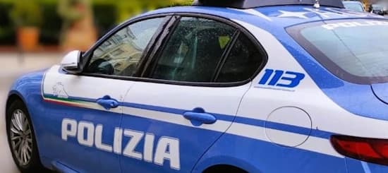 Tenta di strangolare un bimbo di tre anni nel parco di Brescia, arrestato un 29enne