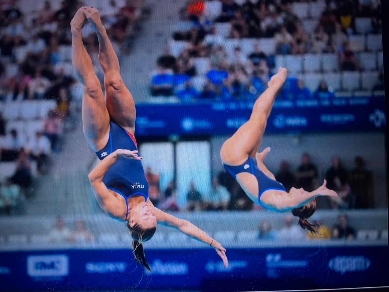 Europei di nuoto, Chiara Pellacani fa uno storico en plein: quinto oro nei tuffi sincro con Elisa Pizzini