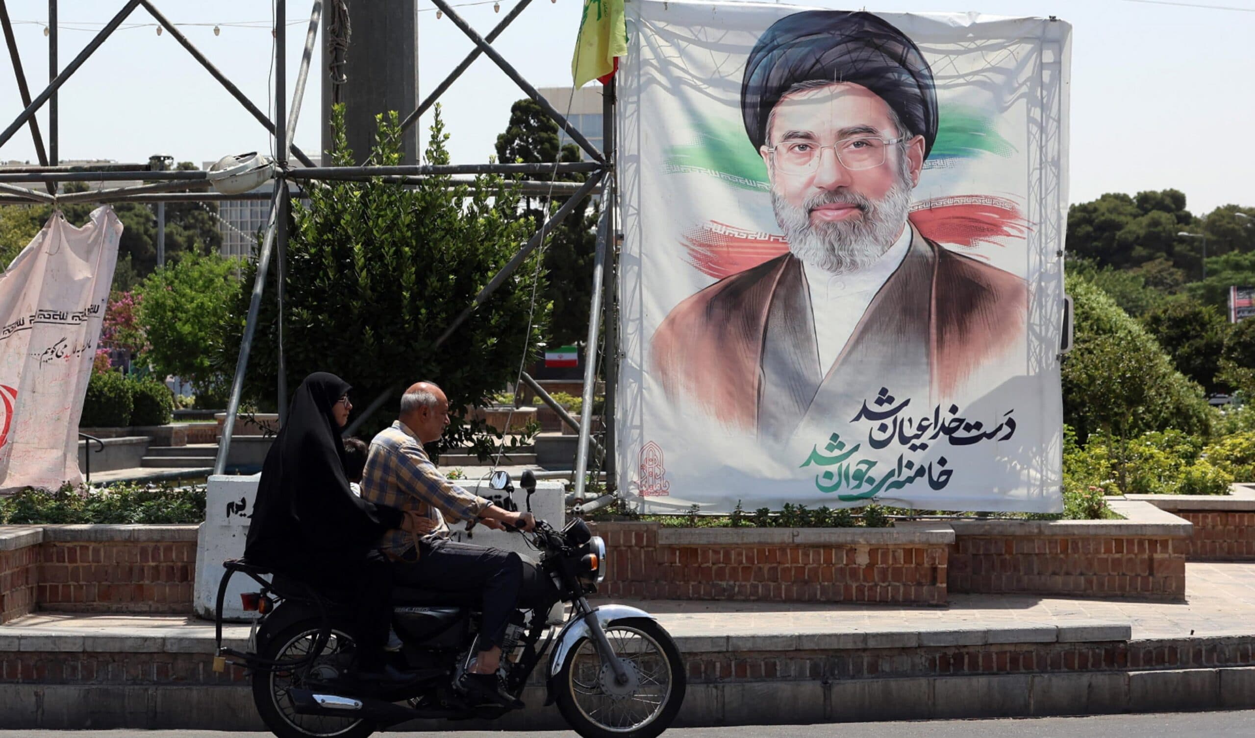 Nuovo giallo a Teheran: "Mojtaba Khamenei ha incontrato Pezeshkian"