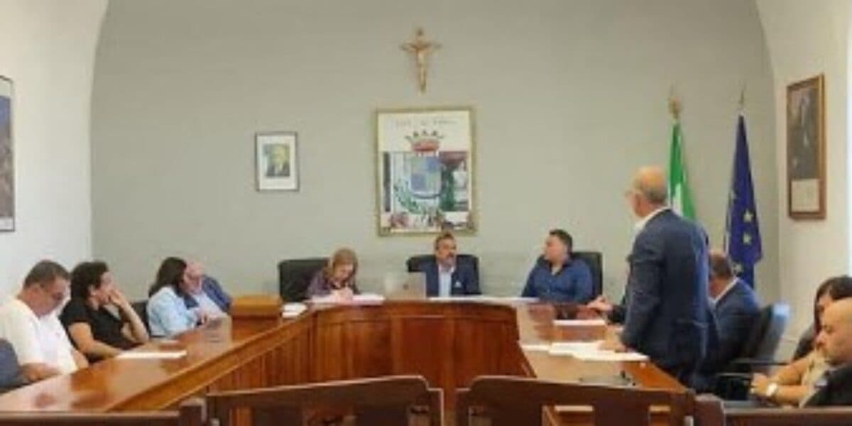 Primo Consiglio comunale a Tropea all’ombra del... decreto del Tribunale