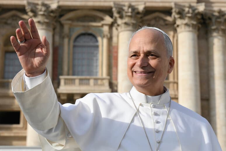 Il messaggio fiducioso di Papa Leone: «Dio si fa vicino a tutti, il Vangelo abbatte il male e dona speranza»
