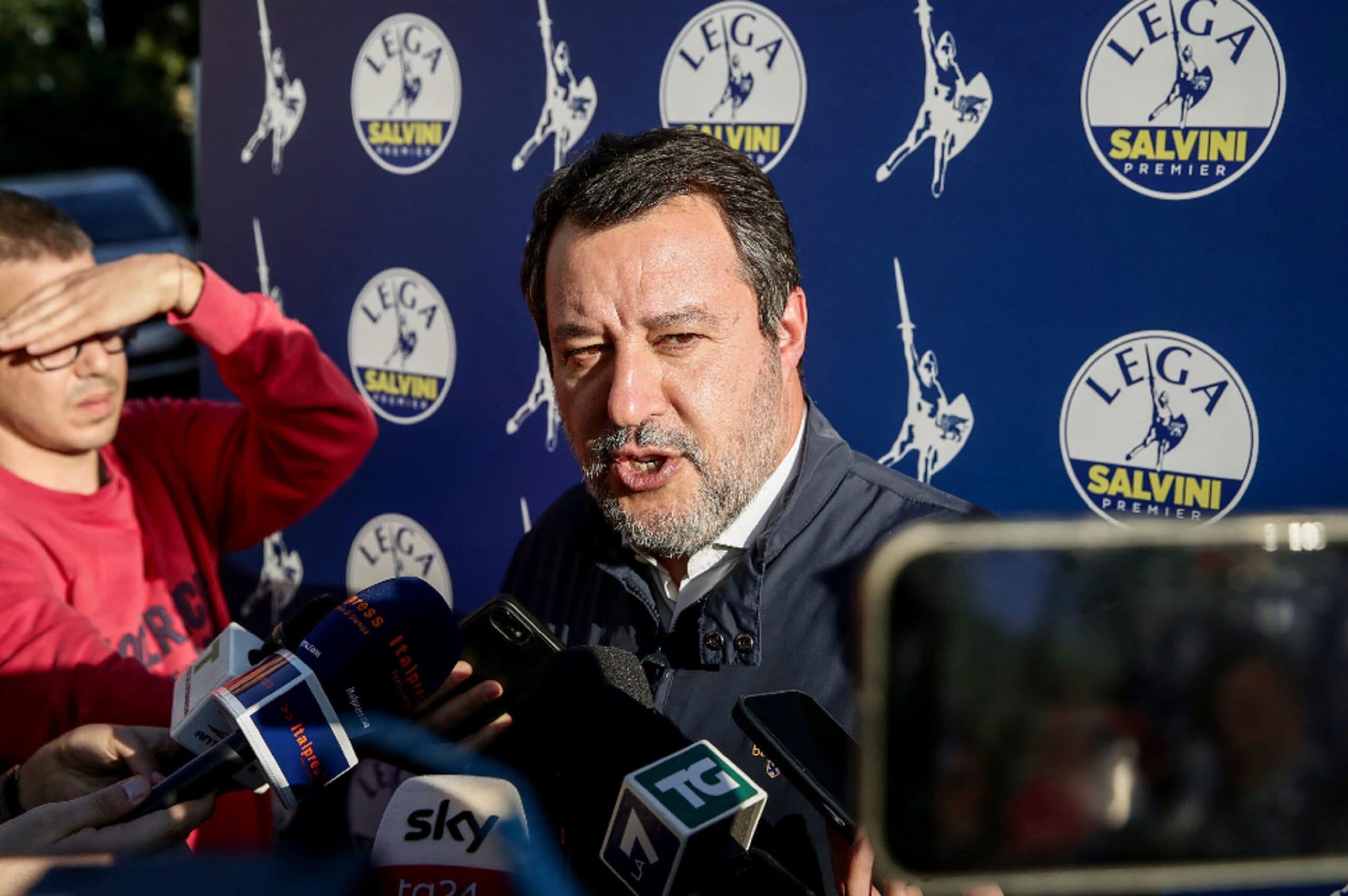Salvini si dimette da segretario della Lega, passo necessario per ricandidarsi