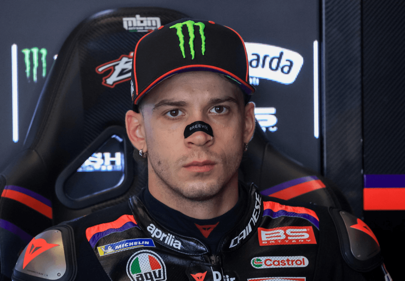 MotoGp: Bezzecchi squalificato per lo schiaffo ad un addetto alla pista, niente Brno per il pilota dell'Aprilia