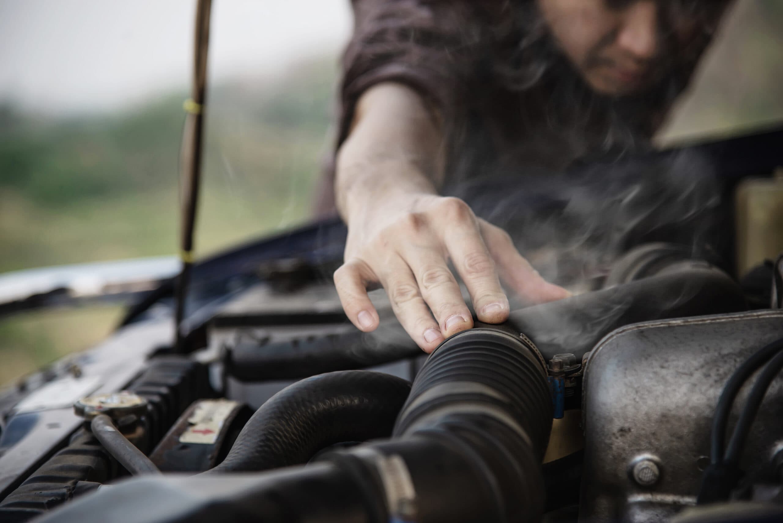 L'Ue rivede lo stop ai motori termici dal 2035, sì a ibride e biofuel