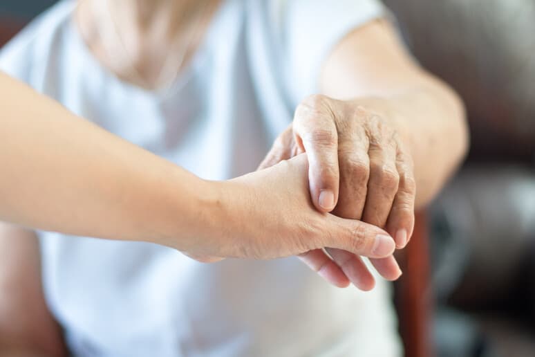 Morbo di Parkinson, l'importanza di scoprirlo in tempo: la diagnosi precoce e la forza di non arrendersi