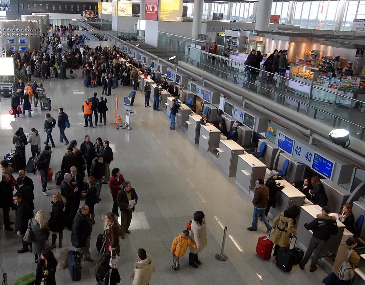 Etna: fine stato d'allerta, l'aeroporto torna pienamente operativo