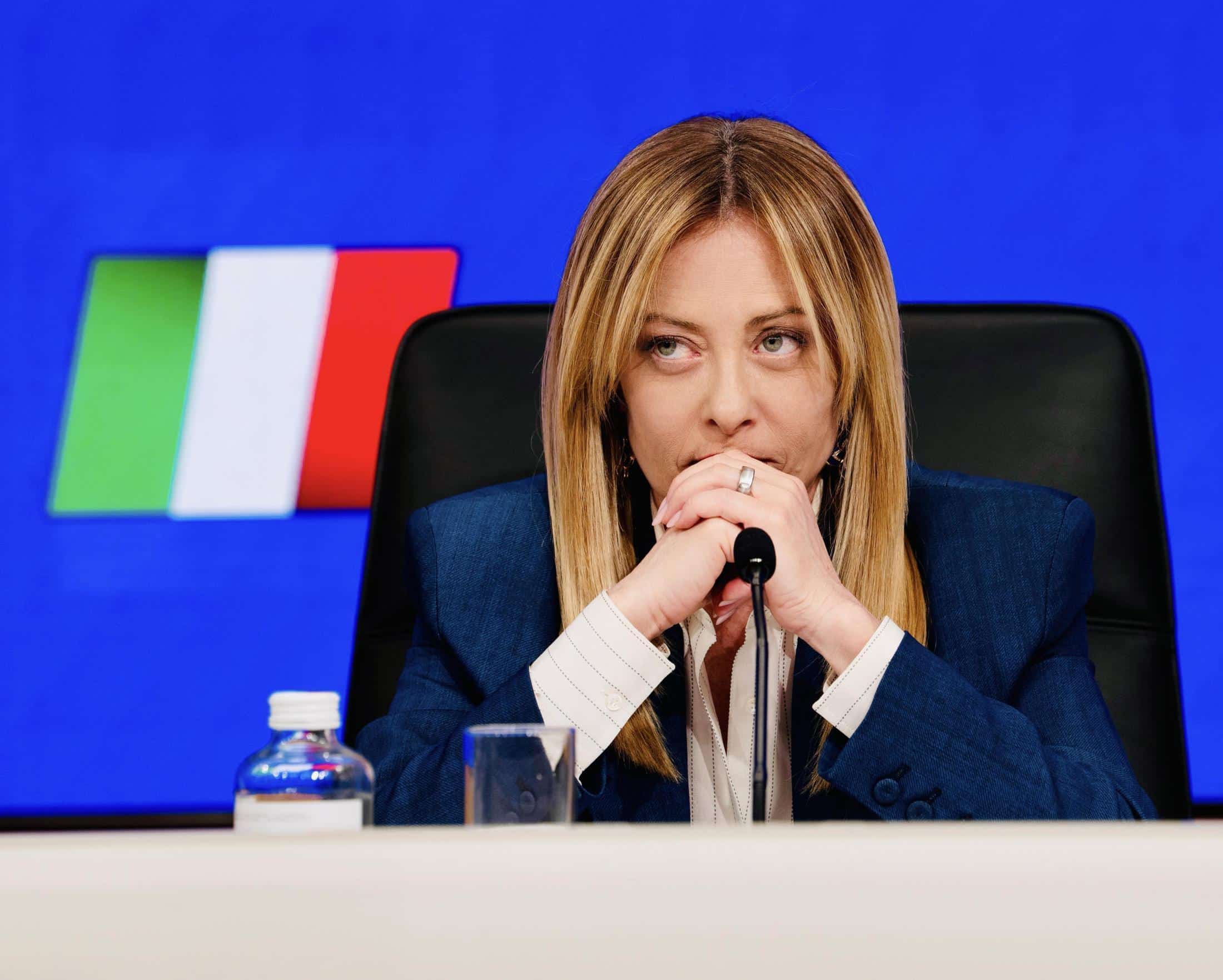 Migranti. Meloni, accelerare l'attuazione delle nuove regole. Riunione informale a margine del Consiglio europeo