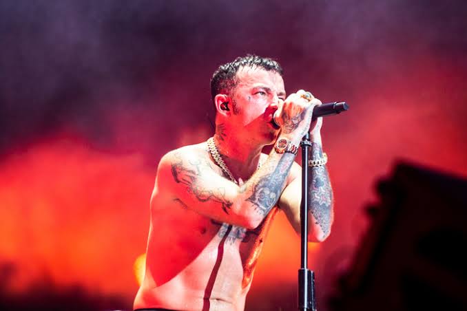 Il rapper Salmo ricoverato a Catania, ma il tour non si ferma